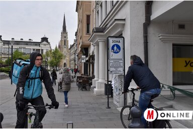 A polgárok akkor rendelnek a legtöbbet, amikor esik az eső, meleg vagy hideg van. Ilyenkor  jár a legtöbb borravaló is (Fotó: Ótos András)