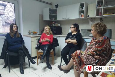 A foglalkozások alatt a szülők megosztják egymással tapasztalataikat (Fotó: Kancsár Izabella)