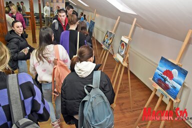 A gimnázium képzőművészeti táborában készült alkotásokat tekinthették meg az egybegyűltek (Gergely Árpád felvétele)