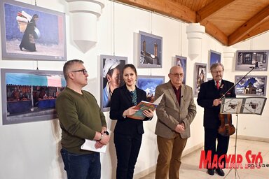Tóth István kiállításának megnyitóján a zene találkozott a képekkel / Ótos András felvétele