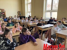 A magyarkanizsai és adorjáni Jovan Jovanović Zmaj iskolában járt a Jó Pajtás