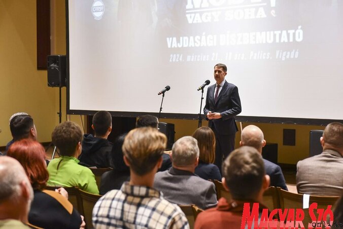 Dr. Pásztor Bálint köszönti a megjelenteket / Molnár Edvárd felvétele Dr. Pásztor Bálint köszönti a megjelenteket / Molnár Edvárd felvétele