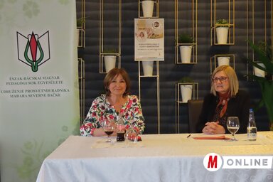 Endrei Judit és Szabó-Hangya Teréz az adai könyvbemutatón (Fotó: Csincsik Zsolt felvétele)