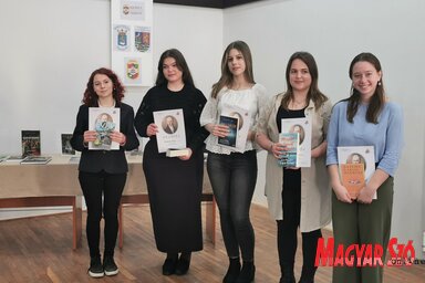 Ők öten képviselik a vajdasági középiskolásokat Győrben / Herceg Elizabetta felvétele