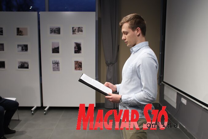 Csőke Márk megnyitja a kiállítást / Lakatos János felvétele Csőke Márk megnyitja a kiállítást / Lakatos János felvétele