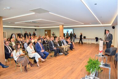 Igor Mirović: A kevésbé fejlett térségekben élő polgárokat ösztönözni kell arra, hogy a saját térségükben maradjanak (A tartományi kormány felvétele)