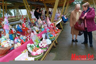Húsvéti hangulatban a pacséri piactér (Kazinczy Paszterkó Diana felvétele)