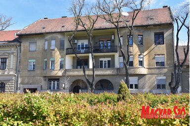 Tizenkét lakásra és kettő üzlethelyiségre van elosztva az épület (Molnár Edvárd felvétele)