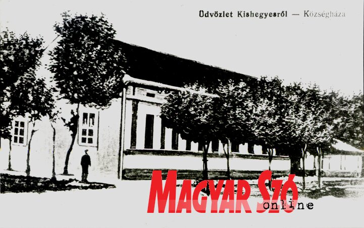 A községháza épülete, még emelet nélkül (Fotó: Dr. Virág Gábor fényképarchívuma) A községháza épülete, még emelet nélkül (Fotó: Dr. Virág Gábor fényképarchívuma)