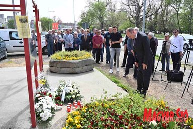 Megemlékezés a Contrast diszkóban tűzhalált halt fiatalok emlékére