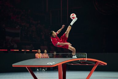 A  pingpong és futball furcsa keveréke egy magyar fejlesztésű játék (Fotó: Teqball.com)