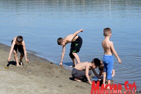 Az újvidéki strand áprilisban