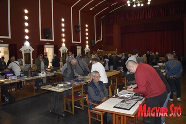 A régiségvásárra az ország egész területéről érkeztek kiállítók / Dér Dianna felvétele