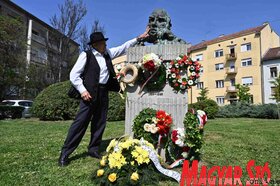 Fehér Ferenc szobránál emlékeztek a magyar költészet napjára Újvidéken