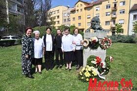 Fehér Ferenc szobránál emlékeztek a magyar költészet napjára Újvidéken