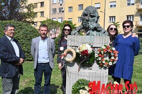 Fehér Ferenc szobránál emlékeztek a magyar költészet napjára Újvidéken