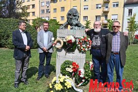 Fehér Ferenc szobránál emlékeztek a magyar költészet napjára Újvidéken