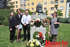 Fehér Ferenc szobránál emlékeztek a magyar költészet napjára Újvidéken