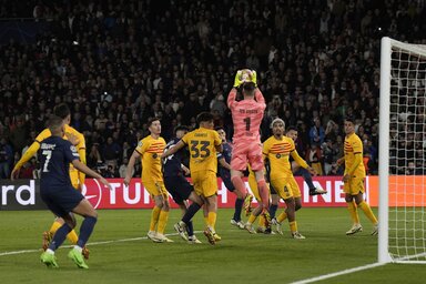 Ter Stegennek, a Barcelona kapusának is akadt bőven dolga (Fotó: Beta/AP)