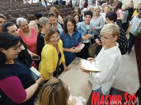 Jakupcsek Gabriella Topolyai előadása és könyvbemutatója 