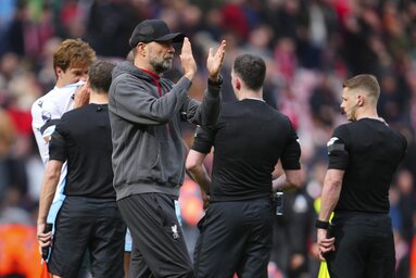 Jürgen Klopp nyilván nem a sajátjainak tapsolt (Fotó: Beta/AP)