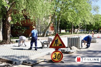 Folyamatosan zajlik a régi parkolóhelyek felújítása (Fotó: Vidács Hajnalka)