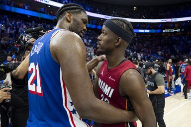 A két sérült vezér: Embiid már a playoffban, Butlernek még nyernie kell egy meccset (Fotó: Beta/AP)