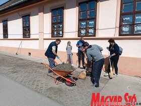 Föld-napi takarítási megmozdulás Bácskossuthfalván