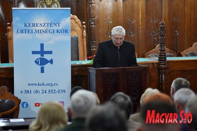 Szili Katalin miniszterelnöki főtanácsadó a KÉSZ-fórumsorozatán az Együttműködő nemzet - A határon túli magyarság helyzete és jövője című beszélgetésen Szabadkán a városháza dísztermében.