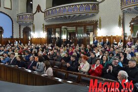 Szili Katalin miniszterelnöki főtanácsadó a KÉSZ-fórumsorozatán az Együttműködő nemzet - A határon túli magyarság helyzete és jövője című beszélgetésen Szabadkán a városháza dísztermében.