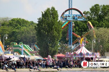 Az ideiglenesen felépített vidámpark minden évben sok látogatót vonz (Fotó: Benedek Miklós archív)