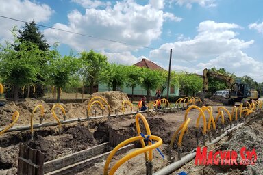 A Nyírfa utcában kezdődtek meg a szennyvízhálózat bővítési munkálatai (Fotó: Bajić Jenei Klementina felvétele)