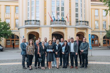 Elsőként adta át Zentán a Vajdasági Magyar Szövetség a listáját (Fotó: Herédi Krisztián felvétele)