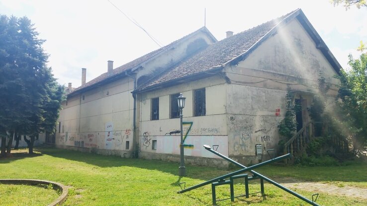 Legutóbb három évtizede újították fel a 70 évvel ezelőtt épült ókéri Kultúrotthon épületét (Fotó: Paraczky László)