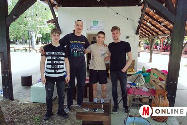 Az önkéntesek takarítás mellett főztek is (Fotó: Bajić Jenei Klementina felvétele)