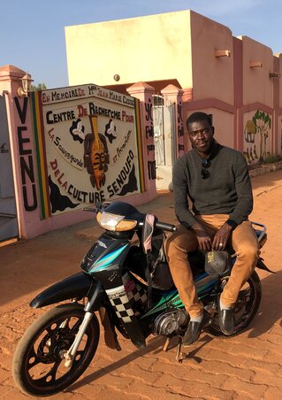 Ma is nagyon szereti Malit (Fotó: Oumar Guikiné archívuma) Ma is nagyon szereti Malit (Fotó: Oumar Guikiné archívuma)