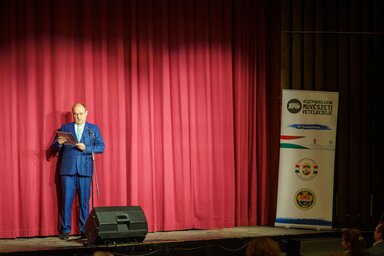 Az MNT VB kulturális kérdésekkel megbízott tagjának köszöntőbeszéde az LVII. KMV díjátadó rendezvényén / King studio felvétele