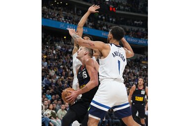 Nikola Jokićnak embert próbáló kihívást kell megoldania a Minnesota palánkja alatt (Fotó: Beta/AP)