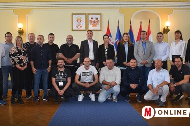 Tizennyolc vállalkozóval írták alá a támogatásról szóló szerződést (Fotó: Vidács Hajnalka)
