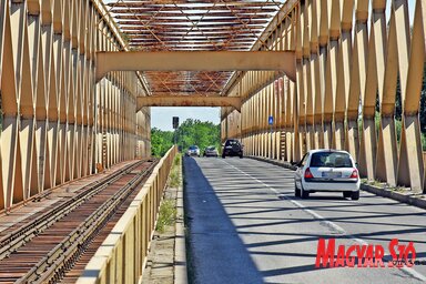 A zentai hidat 1962-ben nyitották meg, azóta nem történt rajta nagyobb felújítás (Fotó: Gergely Árpád felvétele)