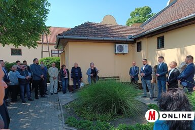 Delegacija SVM-a kod eko-bunara u Pačiru / Fotografija Diane Kazinczi Pasterko