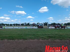A szezont megnyitó lóverseny Zobnaticán
