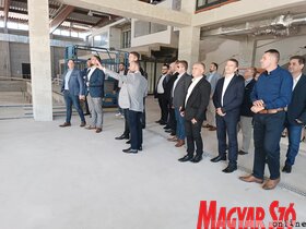 Épül a fedett medence és lakossági fórum Topolyán