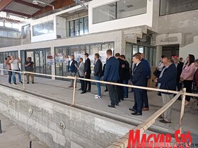 Épül a fedett medence és lakossági fórum Topolyán