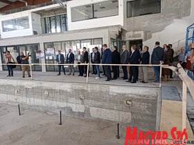 Épül a fedett medence és lakossági fórum Topolyán