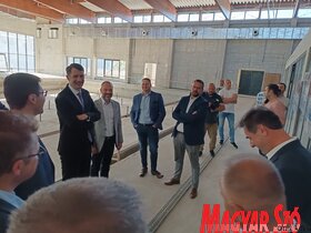 Épül a fedett medence és lakossági fórum Topolyán
