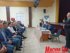 Épül a fedett medence és lakossági fórum Topolyán