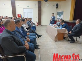 Épül a fedett medence és lakossági fórum Topolyán