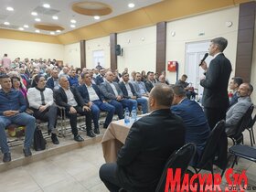 Épül a fedett medence és lakossági fórum Topolyán