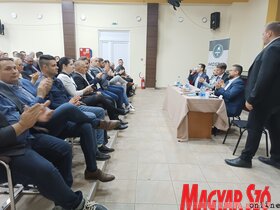 Épül a fedett medence és lakossági fórum Topolyán